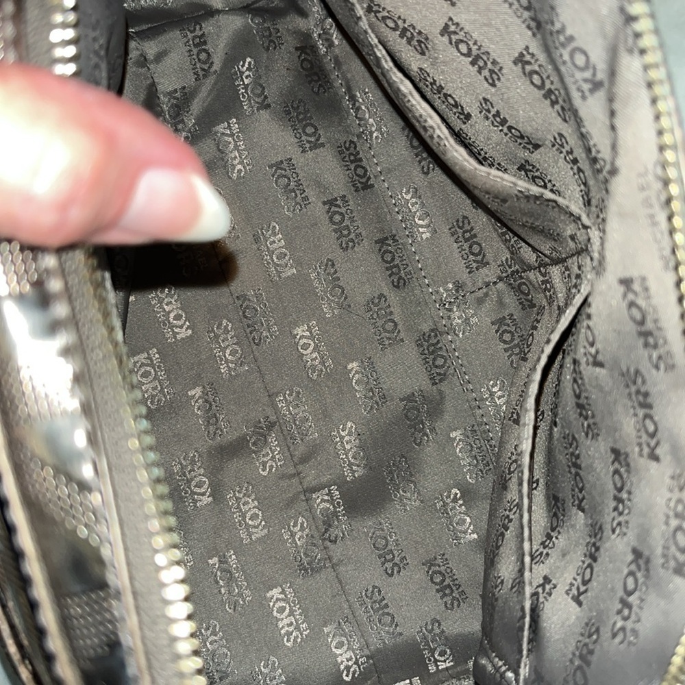 Michael Kors NYE bag mirror, Metallic silver satchel Beige leather trim EUC - Picture 14 of 16